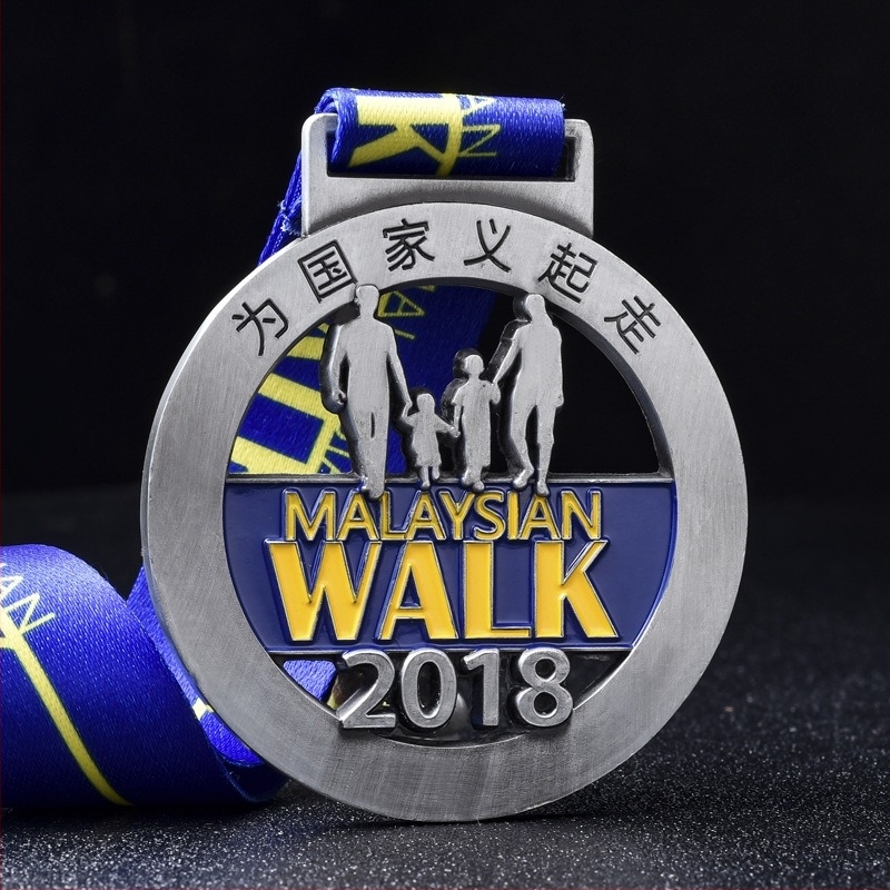 Testreszabható érem cink ötvözetből, logóval – akasztóval, aranyozott felülettel, sportesemények emlékdíja