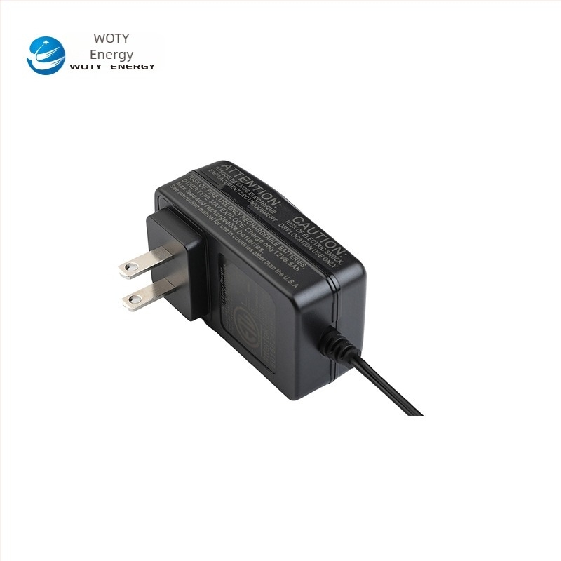 Ólomsavas akkumulátor töltő és szerszám adapter Li-ion akkumulátorokhoz, 100-240V bemenet, CE tanúsítvány, WEC-12W sorozat, Wotai Energy