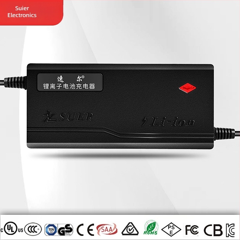 Saul lítiumion akkumulátor töltő elektromos rollerhez / egykerekűhöz, bemenet 110-220V, kimenet 54.6V 3A, EMC/FCC tanúsítvány