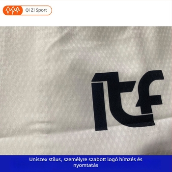 Taekwondo felső elülső hímzéssel és hátsó nyomtatással; hemp blend anyag; 20% acetát rost; bélés 20% spandex