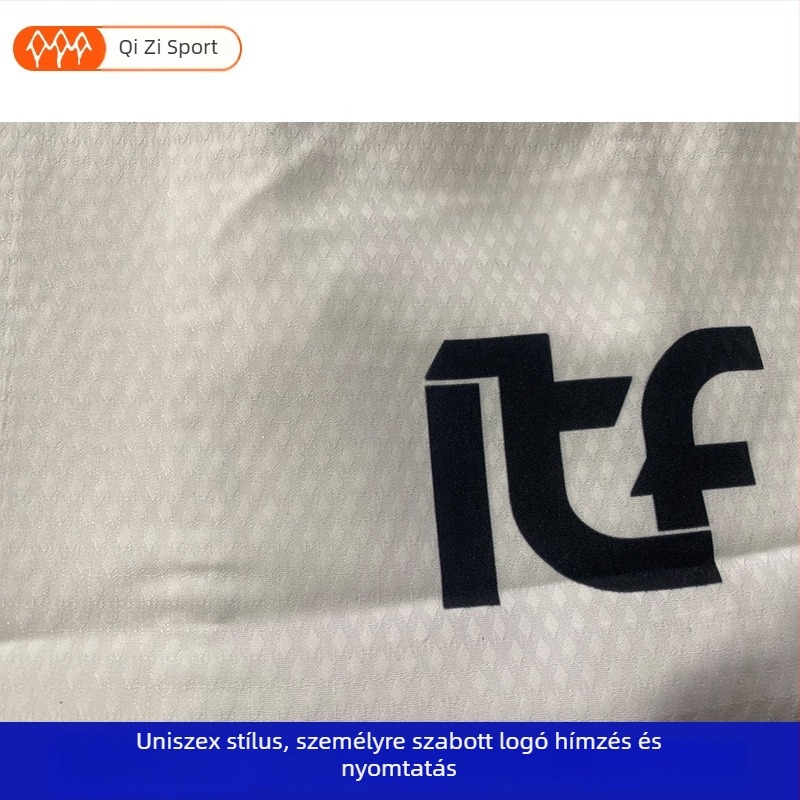 Taekwondo felső elülső hímzéssel és hátsó nyomtatással; hemp blend anyag; 20% acetát rost; bélés 20% spandex