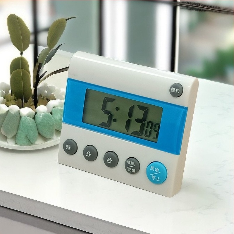 BK401 konyhai időzítő elektronikus mozgással, digitális kijelző, négyszögletes kialakítás, modern minimalista stílus, akkumulátoros működés