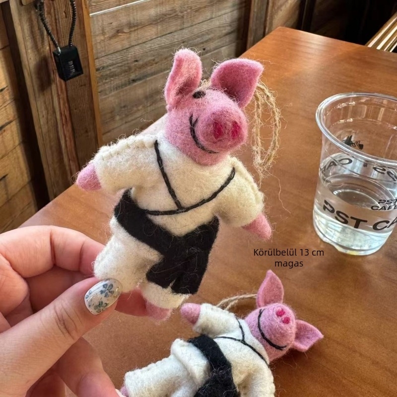 Taekwondo Pig gyapjúfilcből készült kulcstartó medál, kézzel készített, 2025 téli kiadás, személyes stílus