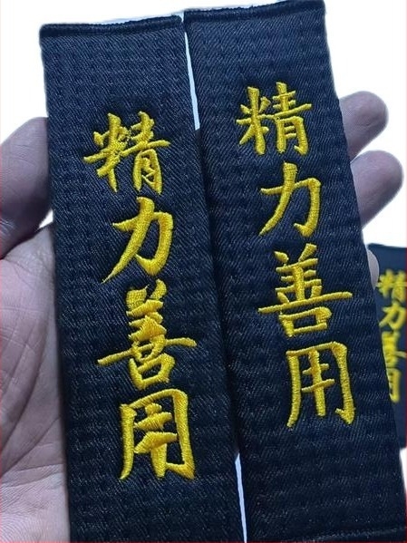 Taekwondo kulcstartó – bolyhos medál ruházati kiegészítőként, táskákhoz; (pamutkeverék anyag, 80% tartalom)