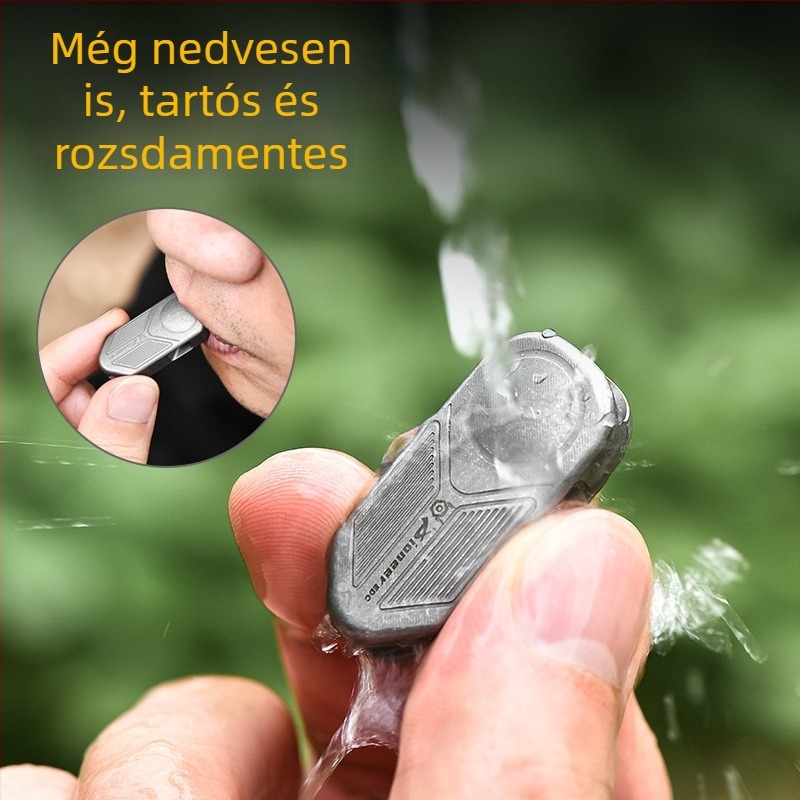 Titániumötvözetből készült túlélő síp, dupla nyílású, méretei 3.6×1.5