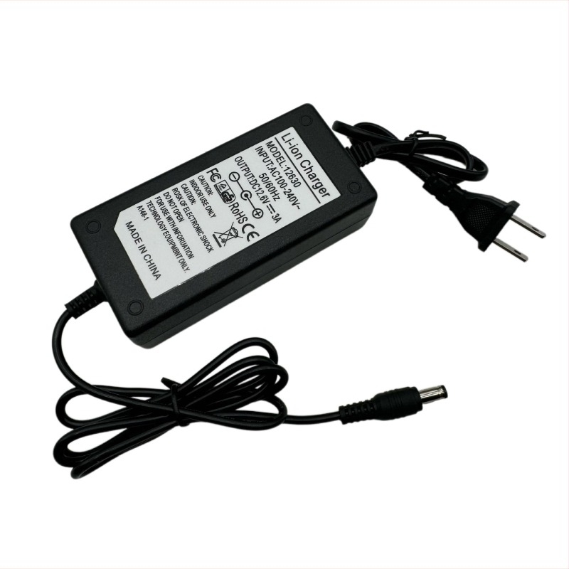 Li-ion akkumulátor töltő 12.6V 3A/4A/5A LED-es jelzőfénnyel 18650 akkumulátorokhoz, bemenet AC 100-240V