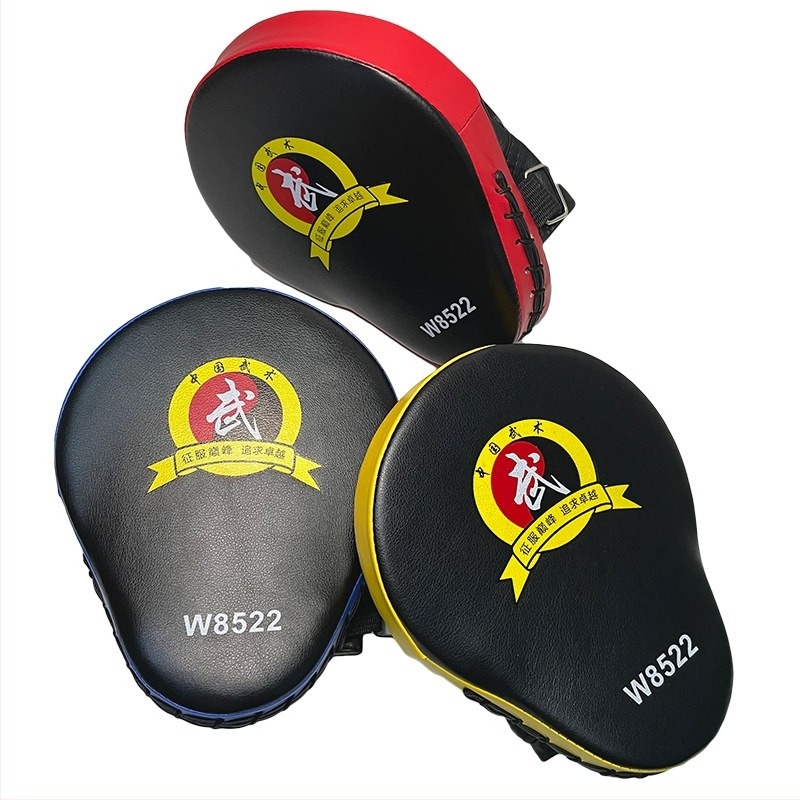 Ívelt Muay Thai kéz-target otthoni edzéshez – Taekwondo és Sanda edzéshez; modell HXSB-01, PU anyag, függőleges kialakítás, súly 0,85 kg