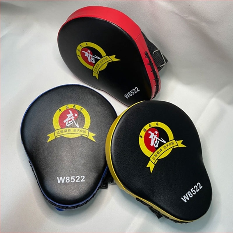 Ívelt Muay Thai kéz-target otthoni edzéshez – Taekwondo és Sanda edzéshez; modell HXSB-01, PU anyag, függőleges kialakítás, súly 0,85 kg