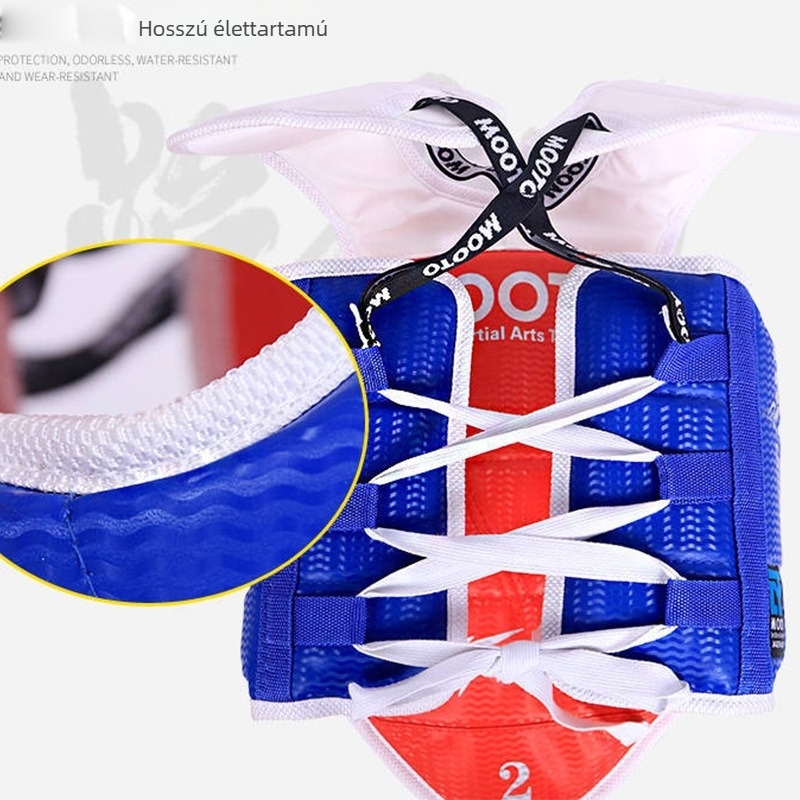 Taekwondo gyerekek mellvéd pántokkal