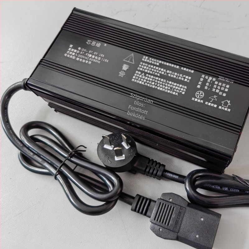 Tianneng intelligens elektromos jármű töltő, bemenet AC 180-240V, kimenet 12-96V, CE tanúsítvány