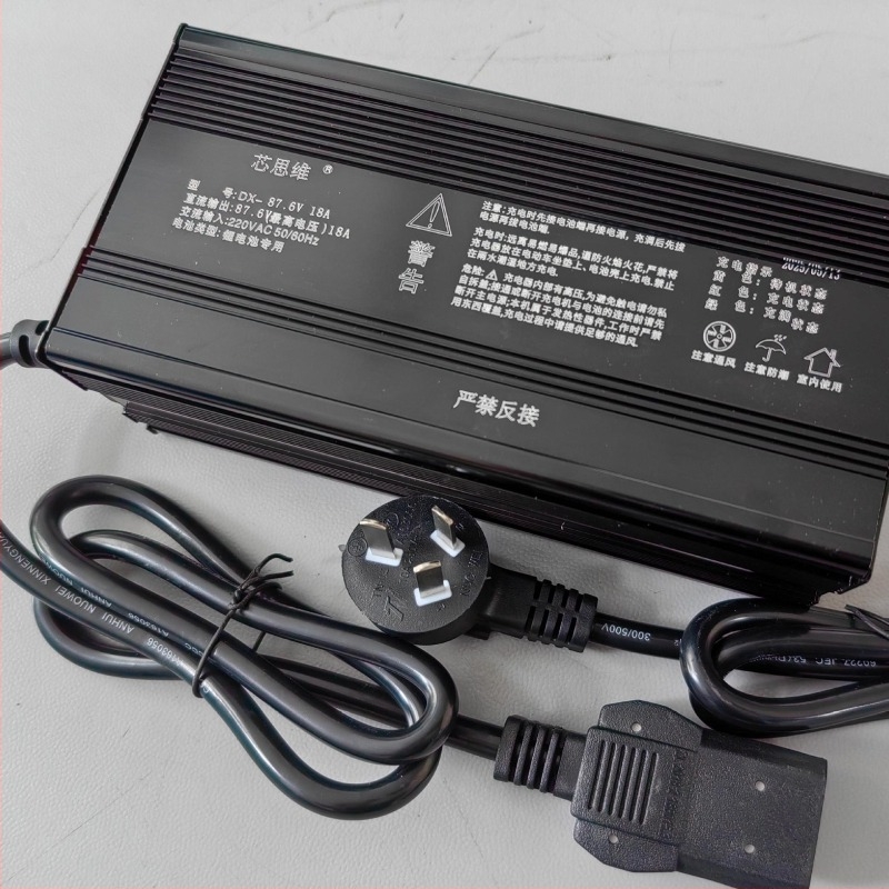 Tianneng intelligens elektromos jármű töltő, bemenet AC 180-240V, kimenet 12-96V, CE tanúsítvány