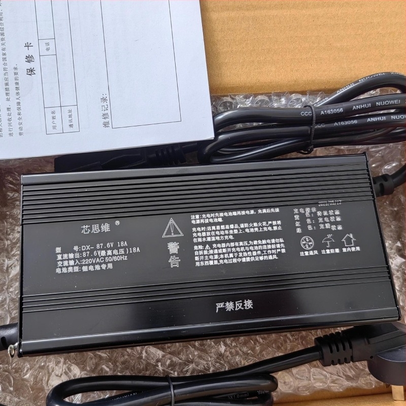 Tianneng intelligens elektromos jármű töltő, bemenet AC 180-240V, kimenet 12-96V, CE tanúsítvány