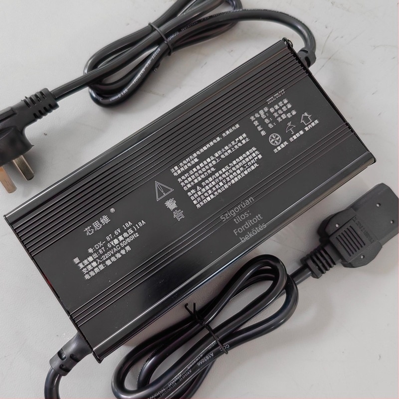 Tianneng intelligens elektromos jármű töltő, bemenet AC 180-240V, kimenet 12-96V, CE tanúsítvány