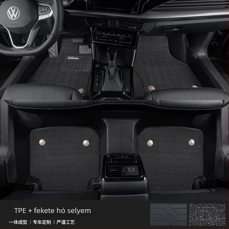 Passat 2025-ös padlószőnyeg készlet küszöbmegoldással, ötüléses konfigurációhoz, logó nyomtatás, termékkód 6823H886815Z14