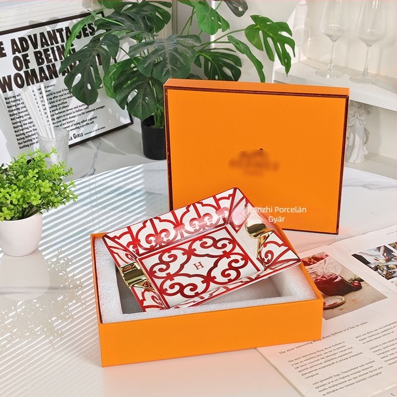 Csontporcelánból készült szivar hamutál, skandináv luxus, minimalist design otthoni használatra, többször használható, ideális ajándék új otthonra, évfordulókra és üzleti ajándékokra