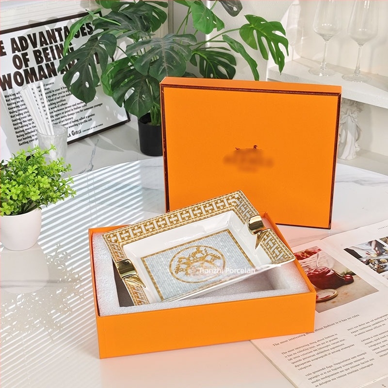 Csontporcelánból készült szivar hamutál, skandináv luxus, minimalist design otthoni használatra, többször használható, ideális ajándék új otthonra, évfordulókra és üzleti ajándékokra