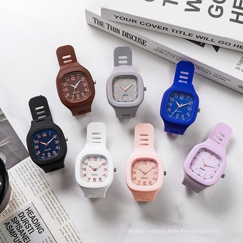 Kapanou Óra - Elektronikus mozgás, 44 mm kör alakú számlap, szilikon szíj, műanyag tokozás