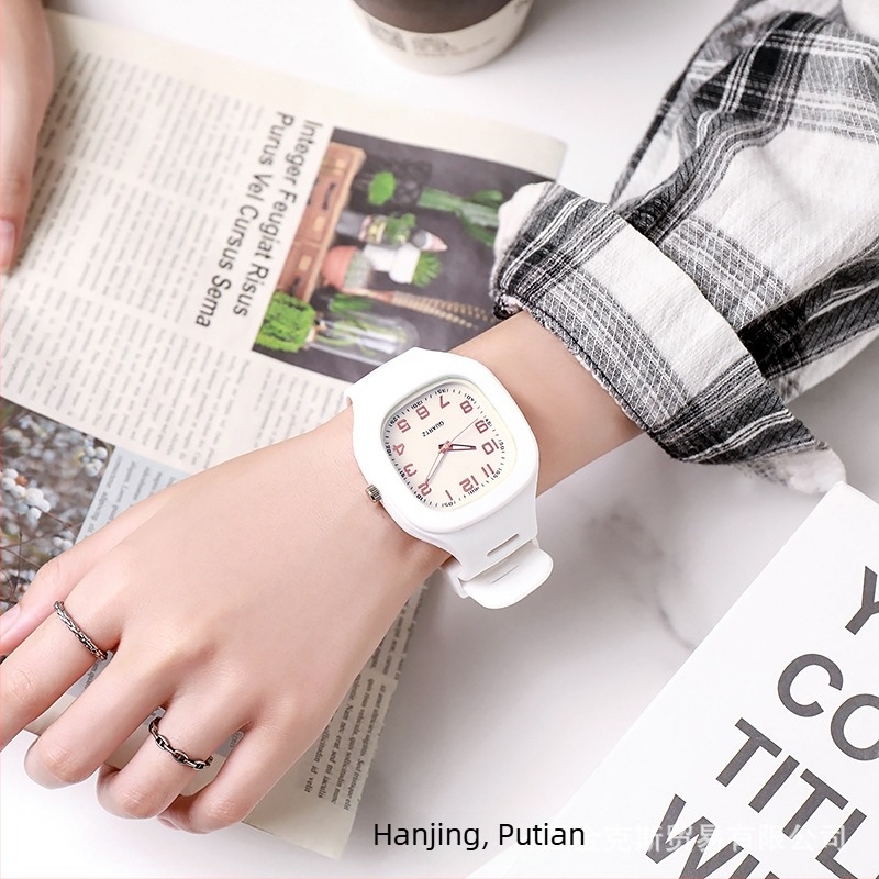 Kapanou Óra - Elektronikus mozgás, 44 mm kör alakú számlap, szilikon szíj, műanyag tokozás