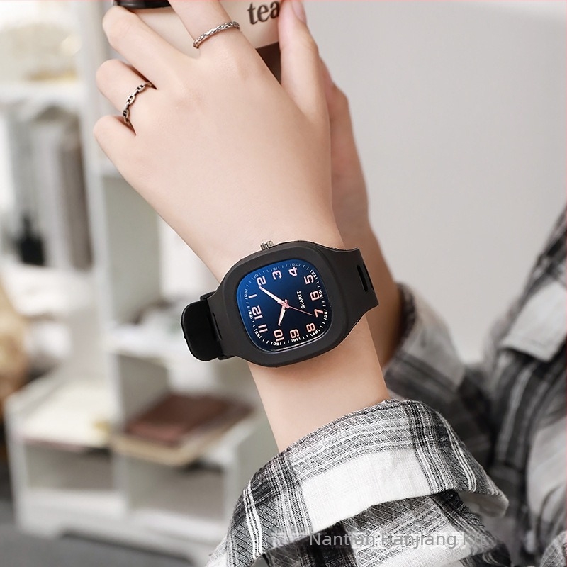 Kapanou Óra - Elektronikus mozgás, 44 mm kör alakú számlap, szilikon szíj, műanyag tokozás