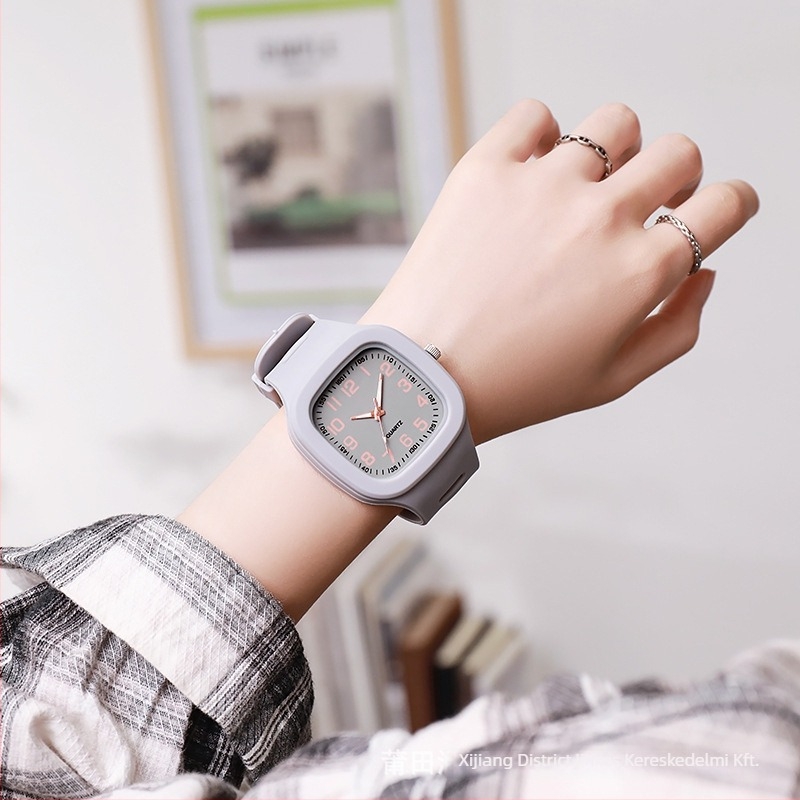 Kapanou Óra - Elektronikus mozgás, 44 mm kör alakú számlap, szilikon szíj, műanyag tokozás