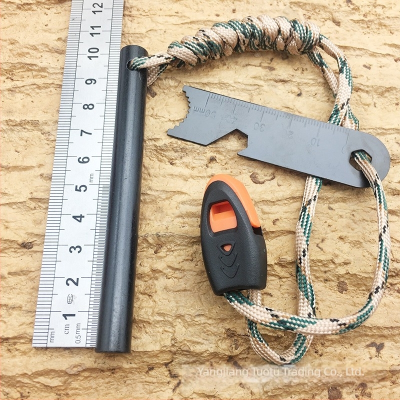 Magnézium tűzgyújtó rúd kovakővel, rozsdamentes acél kaparóval, paracord zsinórral és síppal