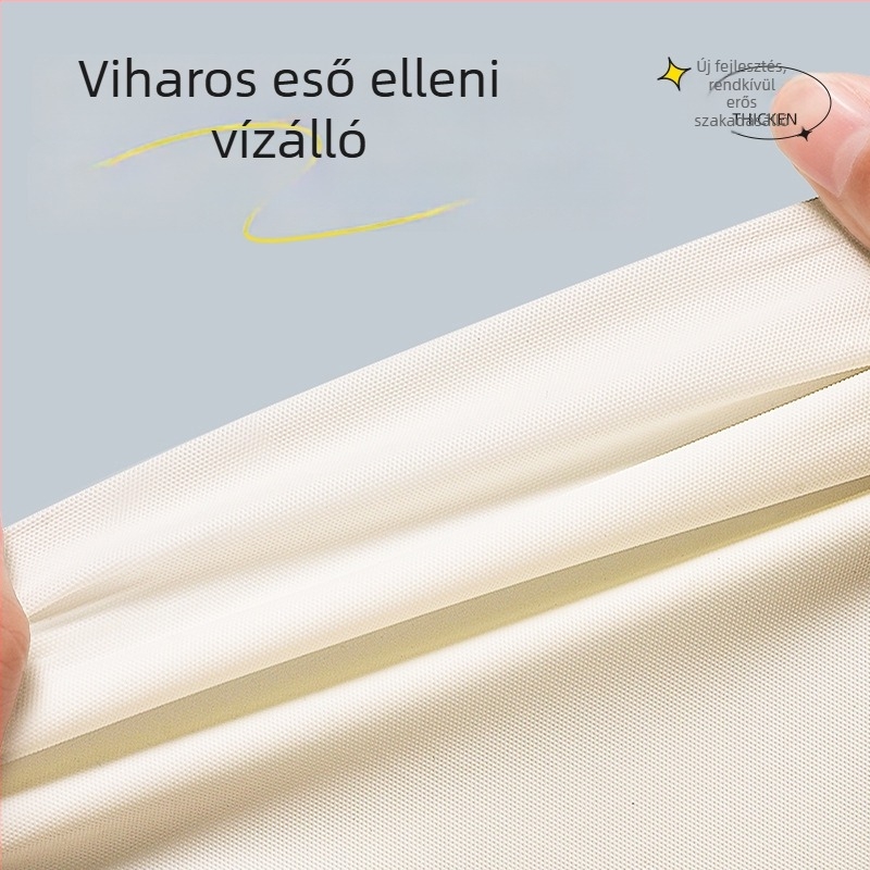 Egy személyes kapucnis esőponcsó, vastag PVC anyagból, túrázáshoz