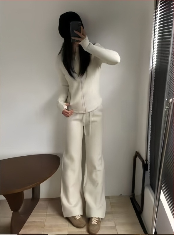 Női kapucnis vastag szett kabát, karcsúsított vonal, hosszú ujjú, szélálló; anyag: rayon és poliészter 85%, bélés spandex 15%