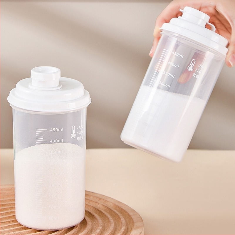 Plasztikus henger alakú tároló száraz árukhoz, 301–500 ml kapacitás, modern minimalista stílus, zárható nedvességálló, mikrohullámú sütőben nem használható.