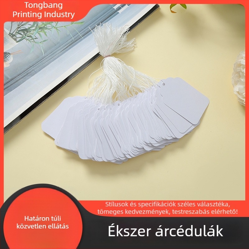 Kézzel írt árcédula ékszerekhez — gyűrűk és fülbevalók, kraftpapíron, pamutszállal és madzaggal