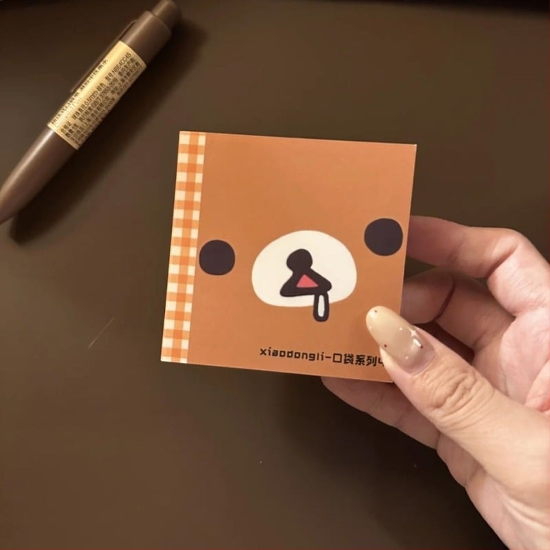 Rajzfilm stílusú mini notesz Rilakkuma ihletésével, hordozható DIY zsebnapló; ragasztás nem megoldható, alapcsomagolás, IP engedély nélkül