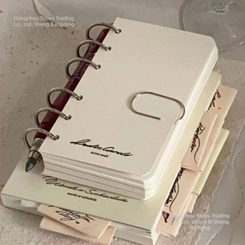 A7-es méretű minimalist notebook egységes színű, Instagram-stílus, üres oldalakkal