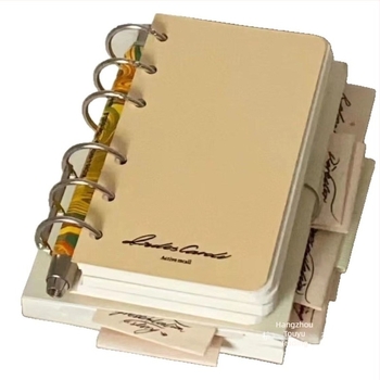 A7-es méretű minimalist notebook egységes színű, Instagram-stílus, üres oldalakkal