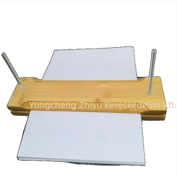 Fából készült hornyolt könyvmappa, téglalap alakú kötőlemez két csavarral