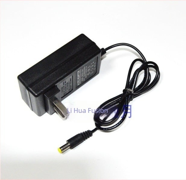 Kábel nélküli fúró- és csavarozó készlet Li-ion akkumulátorral és Type-C töltővel; feszültség 42V/36V/48V