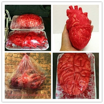 Halloween horror kellékek: Vinylból készült műkezűek és műlábak a kísértet-ház dekorációjához