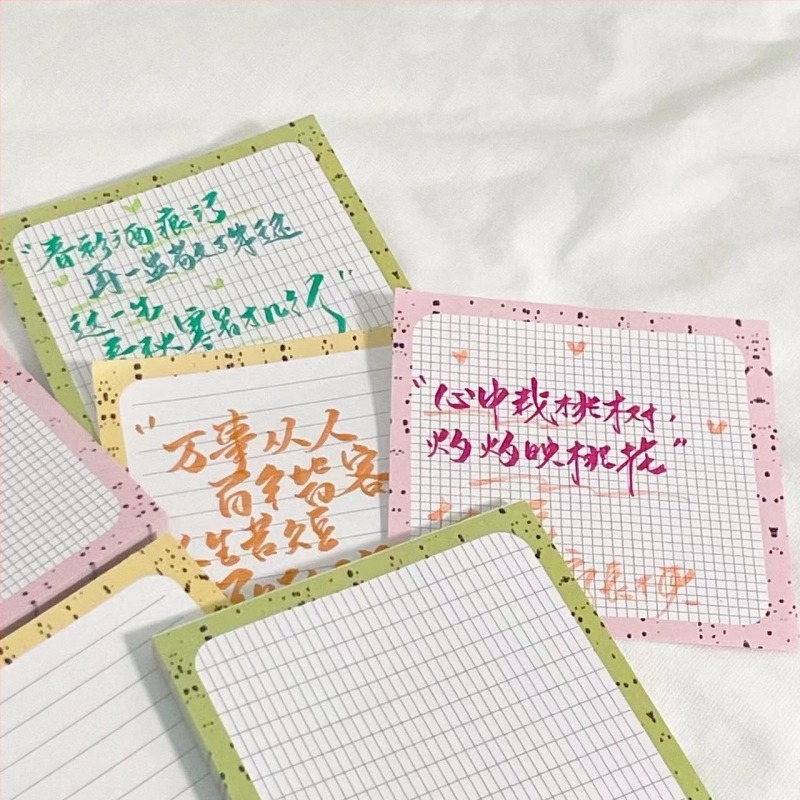 Hordozható jegyzetfüzet tintafolt mintázattal, szakítható lapokkal, 50 oldal, ragasztómentes