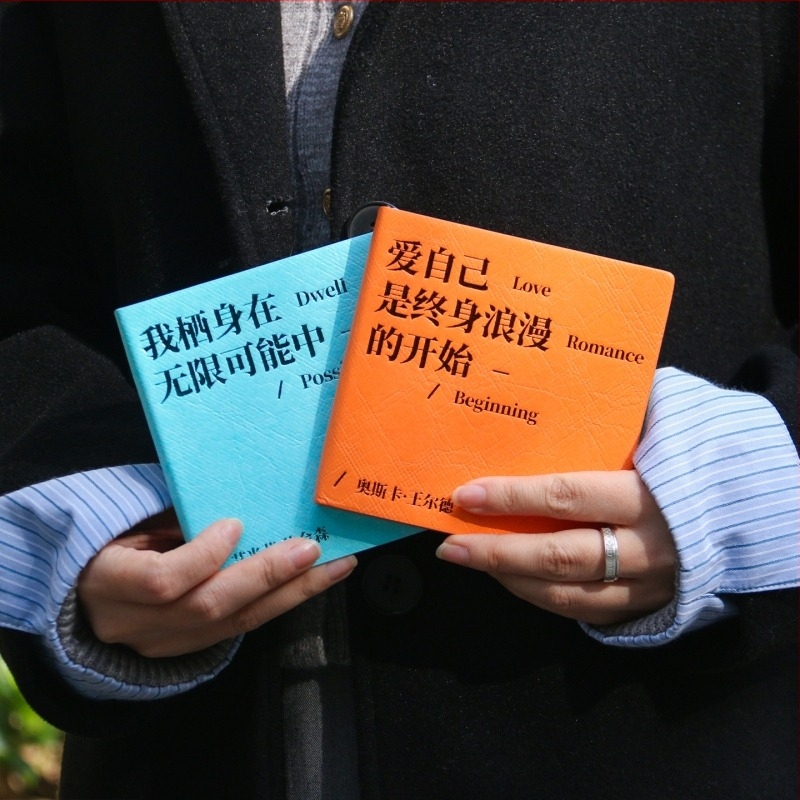 Négyzet alakú notesz Dupont papír borítóval, fonott kötés, Dowling belső papír, 100 g papírtömeg, 50–100 oldal