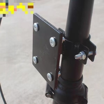 Vasból készült kerékpárkosár-tartó, támasz funkcióval