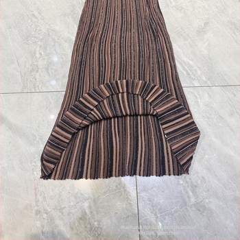 Csíkos kötött ruha spagetti vállú pántokkal, karcsú szabású, hosszú ruha (Csíkos • Spagetti vállú • Kötött anyag • Karcsú szabás • Hosszú ruha)