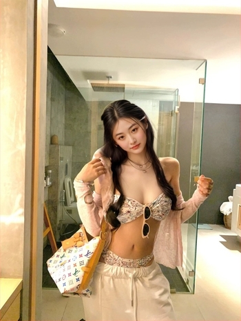 Rixsg Tyrande Hot Girl: Három darabos úszókészlet, csavart dizájnnal, párnázat nélkül, különleges anyag