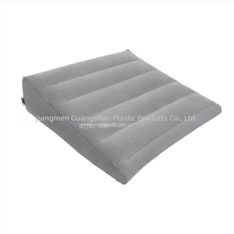Hordozható háromszög alakú belső levegős párna flockolt PVC felülettel nyaki támaszhoz, méretek 66×20×66 cm