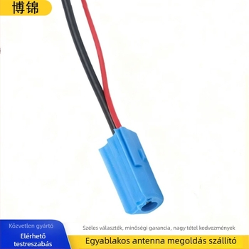 Autó antenna erősítő 18 dB nyereséggel, dugós telepítés, univerzális kompatibilitás, 12V működés