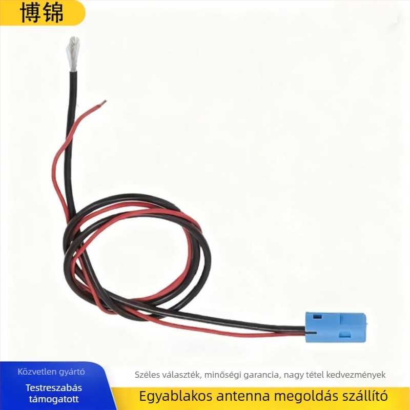 Autó antenna erősítő 18 dB nyereséggel, dugós telepítés, univerzális kompatibilitás, 12V működés