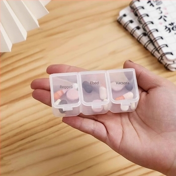 Tablettatartó doboz — Mini hordozható rendező a napi három étkezéshez gyógyszer-emlékeztetővel; japán stílus, rácsos minta, fém-plasztikus konstrukció, 18L kapacitás.