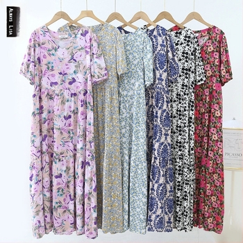 Pamut-selyem ruha törött virágos mintával, A-vonalú, V-nyakú, rövid ujjú, magas derék