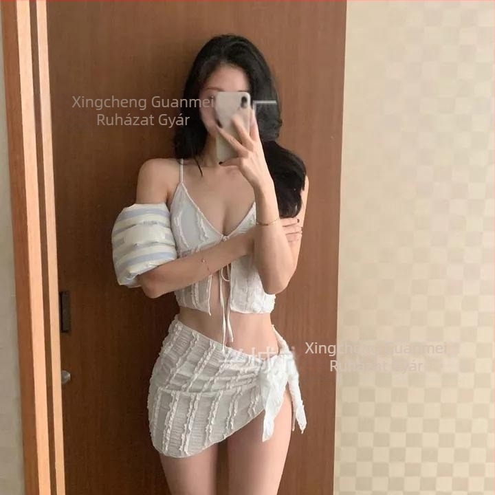 Koreai stílusú bikini szett, három darabos, magas derekú, hát nélküli, párnázott felső, Nylon 82% / bélés Spandex 18%