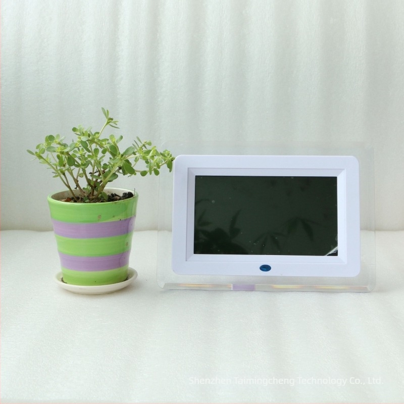 Akril testű digitális fotókeret, 800x480-as kijelző, SD/USB/MMC támogatás, zene- és videólejátszás, 16:9 arány