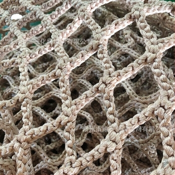 Kültéri fán lévő mászó háló 12 mm-es nylon zsinórral, csomópont nélküli háló — mászásra, védelemre és dekorációra vidámparkokban, bevásárlóközpontokban és játszótereken