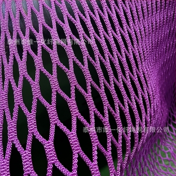 Kültéri családi kaland kötélháló trambulin - háló 4 cm, kötélvastagság 5 mm; funkciók: mászás, védelem, dekoráció; alkalmas vidámparkoknak, bevásárlóközpontoknak, parkoknak és óvodáknak; Dimension One