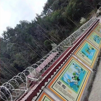 Horganyzott anti-mászás drótháló kettős csavarodással, többfonalas szerkezet, Siro-stílus, jobb forgás